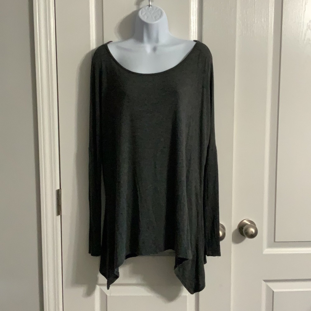 Long Gray T-shirt by Tea and Rose size‎ Large